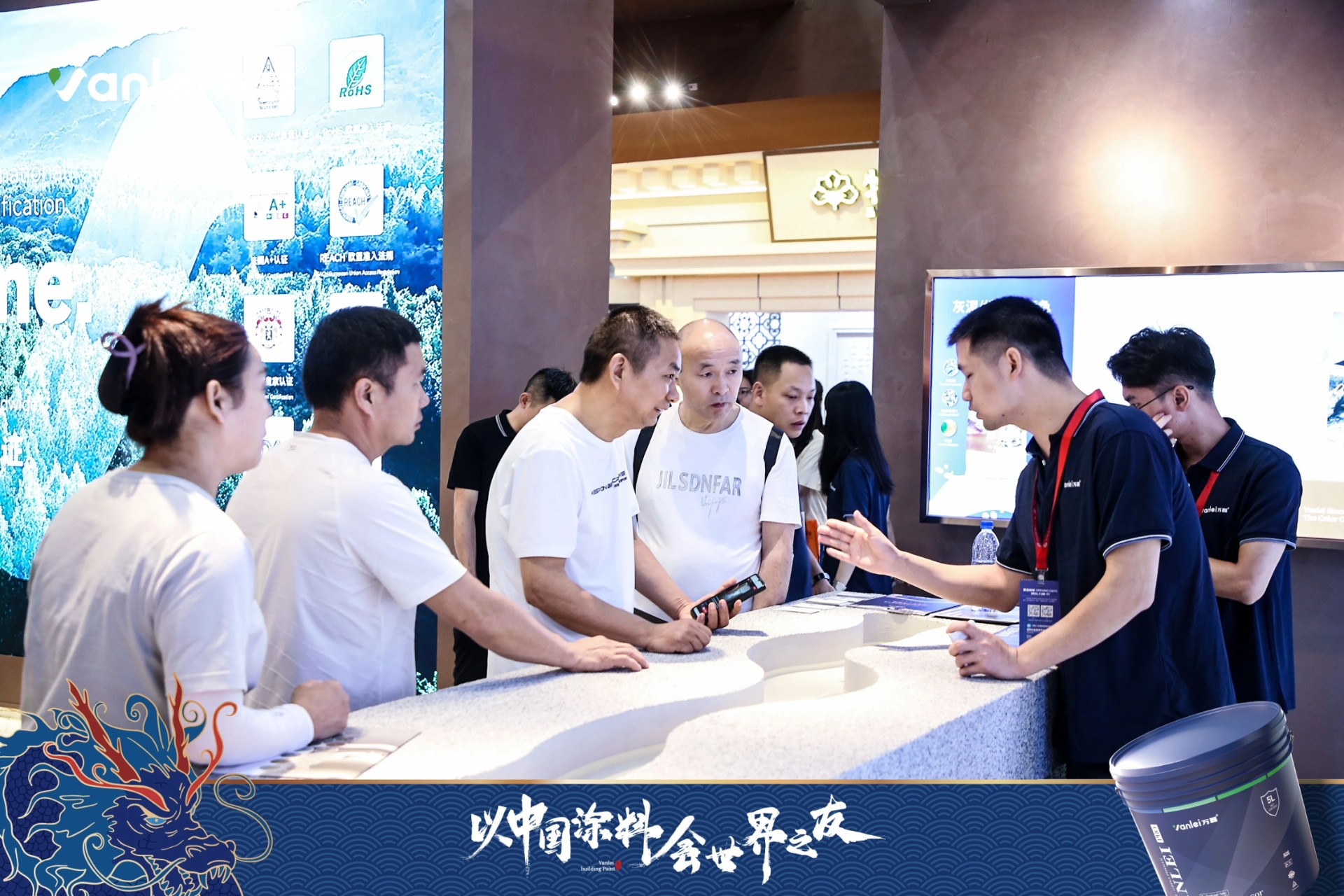 七年蟬聯(lián)展館人氣王！萬磊涂料，以中國(guó)涂料，會(huì)世界之友