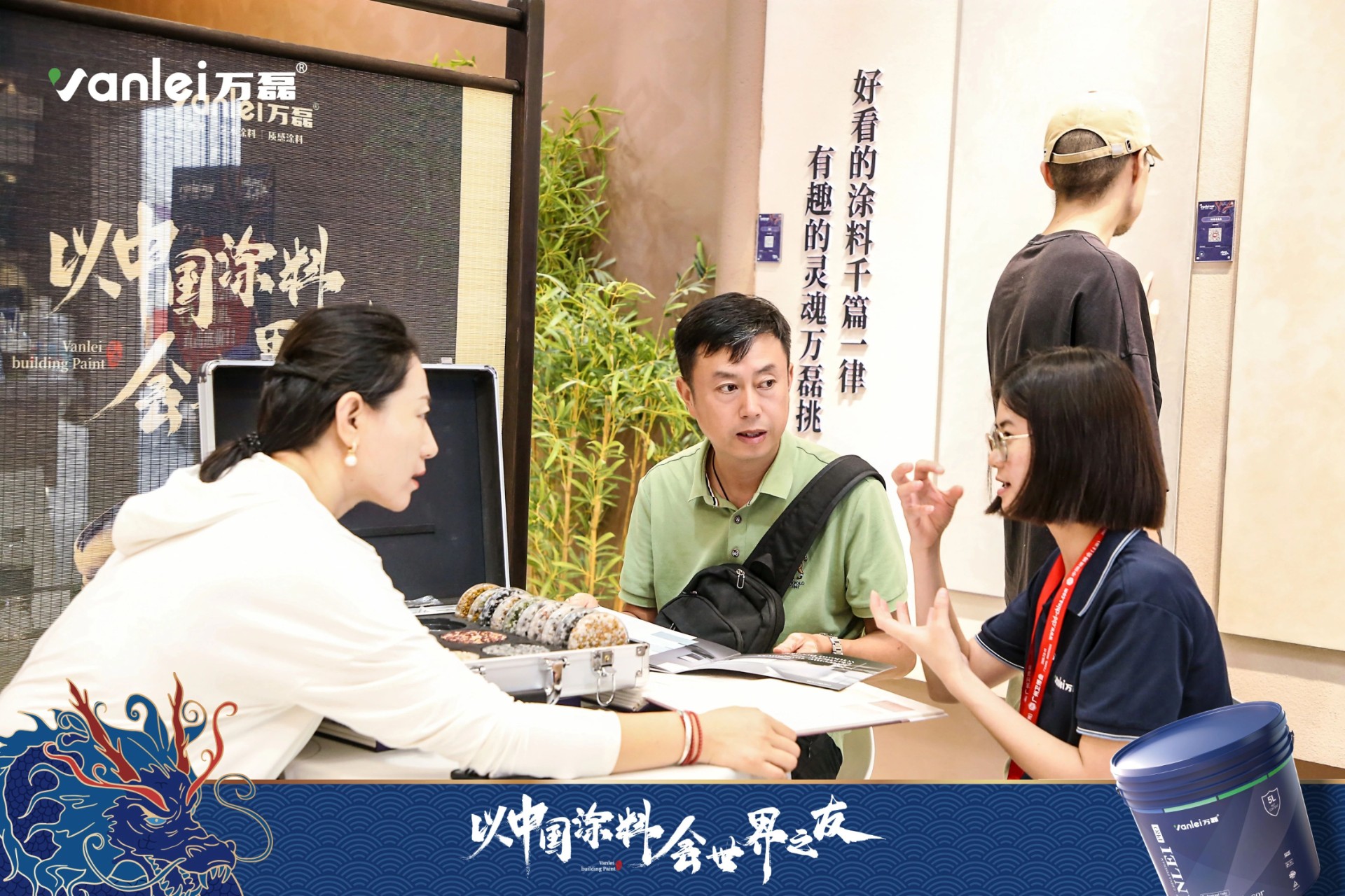 七年蟬聯(lián)展館人氣王！萬磊涂料，以中國(guó)涂料，會(huì)世界之友