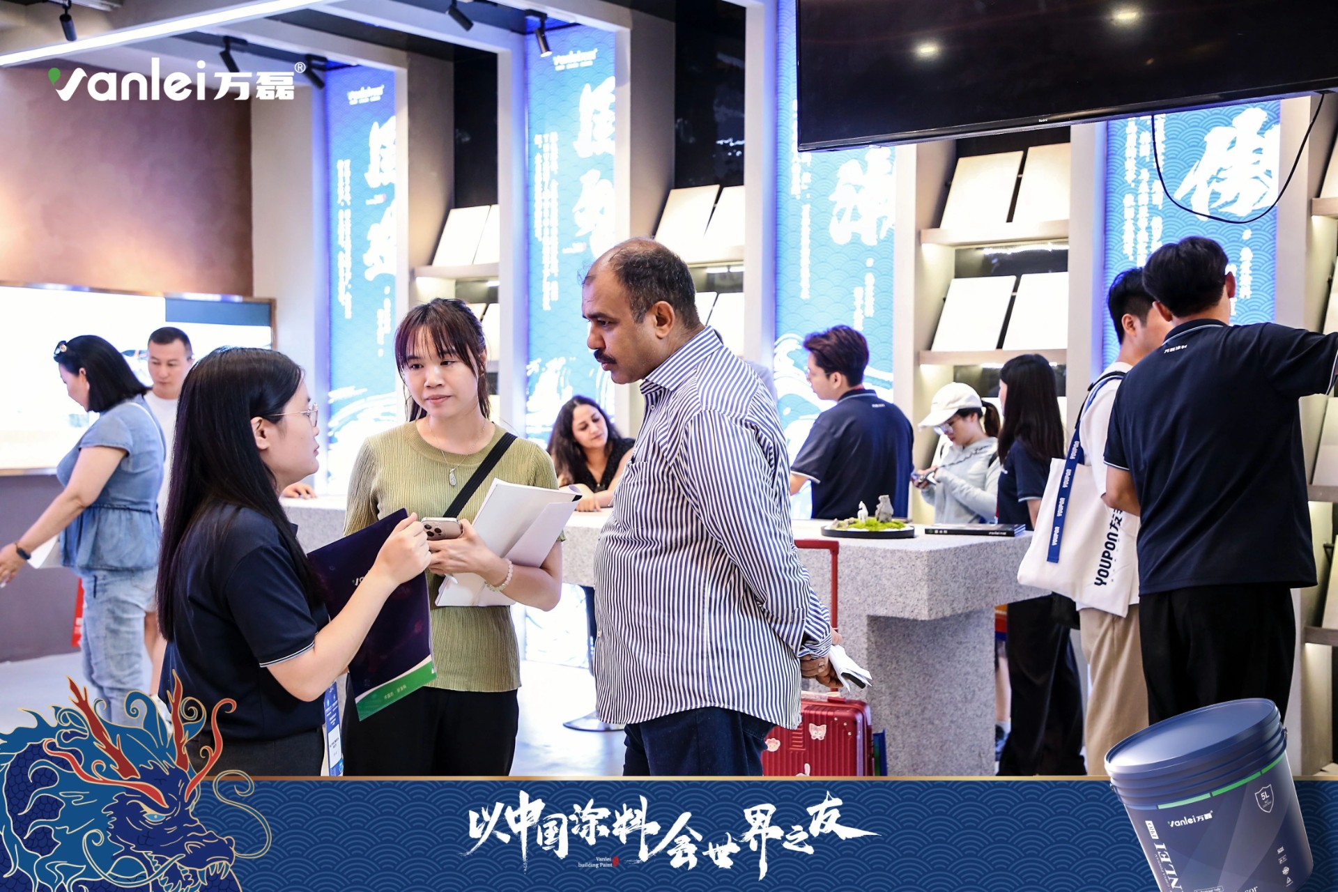 七年蟬聯(lián)展館人氣王！萬磊涂料，以中國(guó)涂料，會(huì)世界之友
