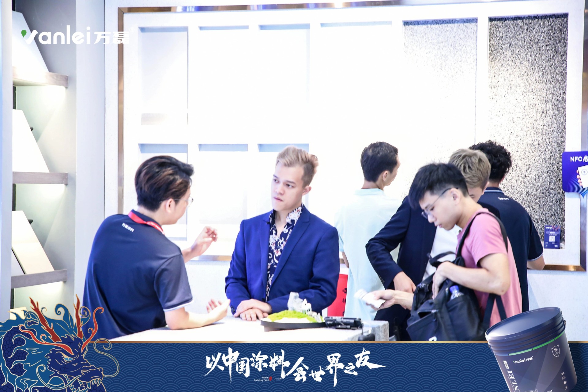 七年蟬聯(lián)展館人氣王！萬磊涂料，以中國(guó)涂料，會(huì)世界之友