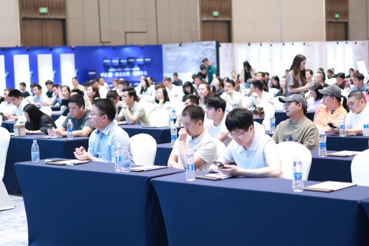 一場發(fā)布會(huì)，一場千人狂歡嘉年華 | 2025萬磊廣佛千人行完滿成功